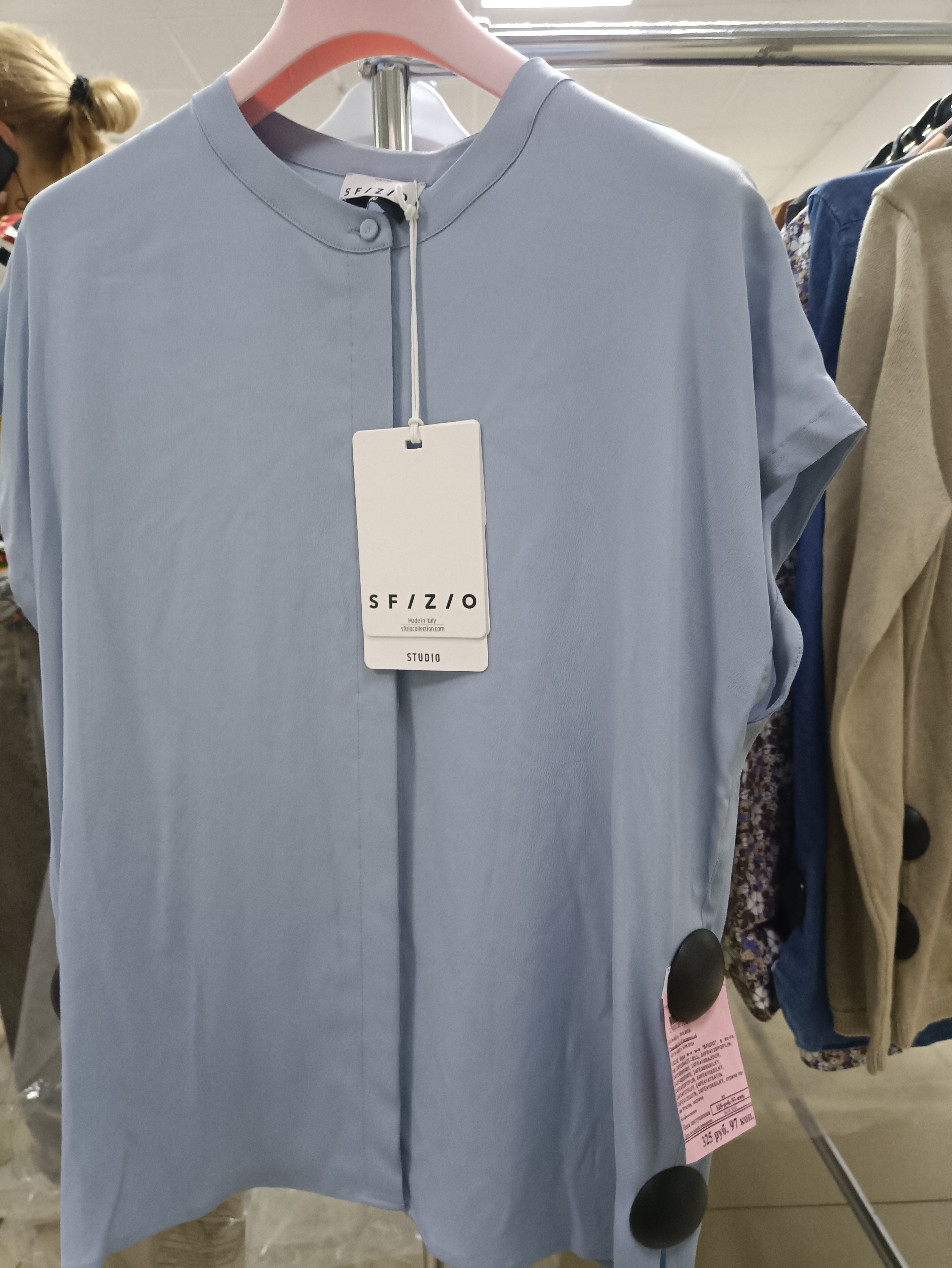 Блузка ж-я м-и SFIZIO . в ас-те. арт.24FE3944LYOCELL. 24FE4128POPLIN. 24FE4089RAMIE. 24FE4158AJOUR. 24FE4083RAMIE. 24FE4995SILKY. 24FE4109POPLIN. 24FE4108SILKY. 24FE4107SILKY. 24FE4147SATIN. 24FE4139SATIN. 24FE4106SILKY. страна пр-ва Италия. частично уп