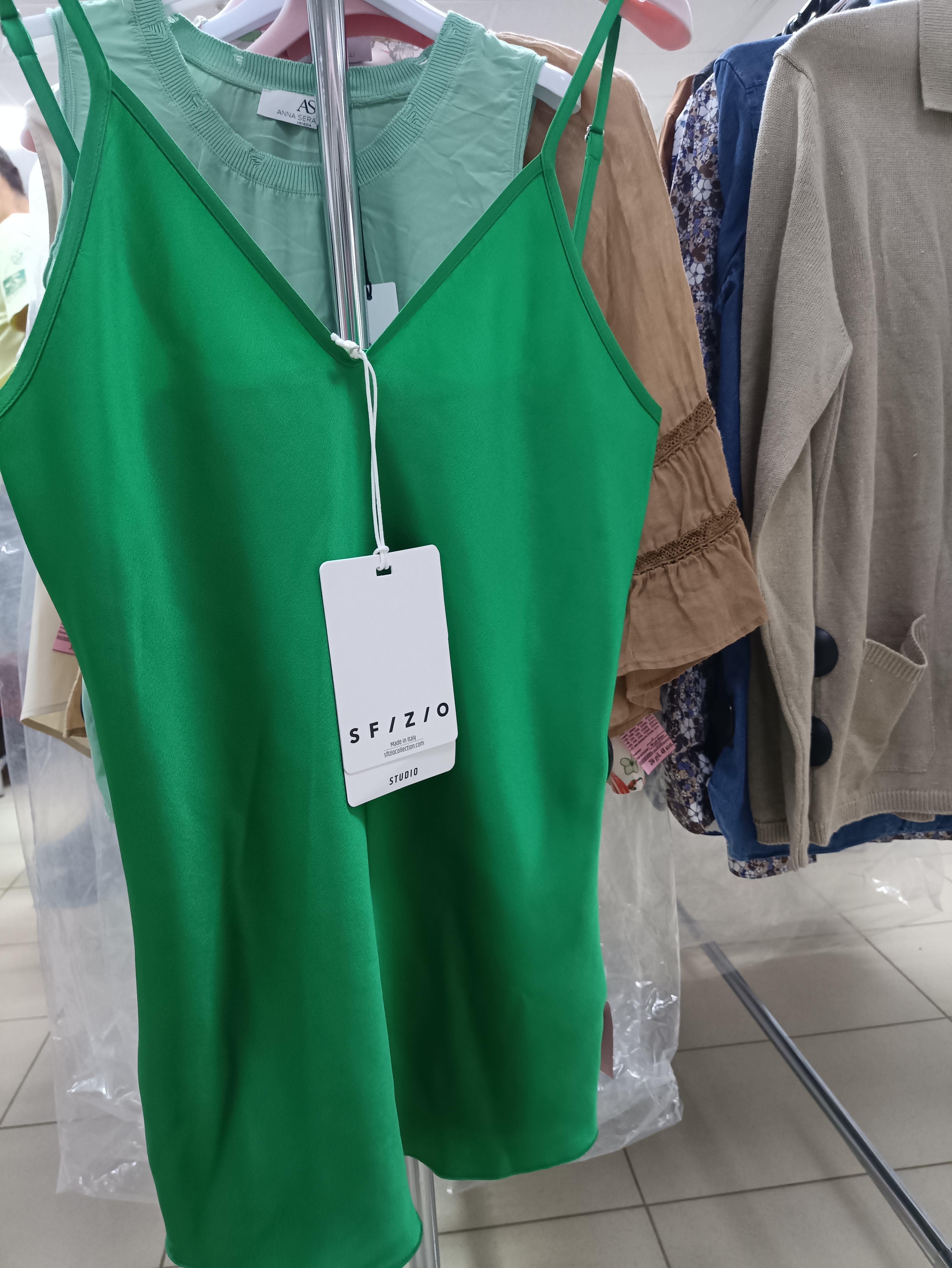 Блузка ж-я м-и SFIZIO . в ас-те. арт.24FE3944LYOCELL. 24FE4128POPLIN. 24FE4089RAMIE. 24FE4158AJOUR. 24FE4083RAMIE. 24FE4995SILKY. 24FE4109POPLIN. 24FE4108SILKY. 24FE4107SILKY. 24FE4147SATIN. 24FE4139SATIN. 24FE4106SILKY. страна пр-ва Италия. частично уп