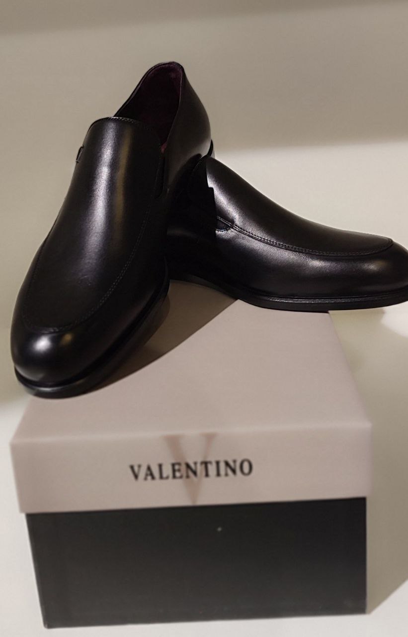 Туфли мужские VALENTINO черного цвета. арт. 20169 -ВC.V. разного размера. производство Италия