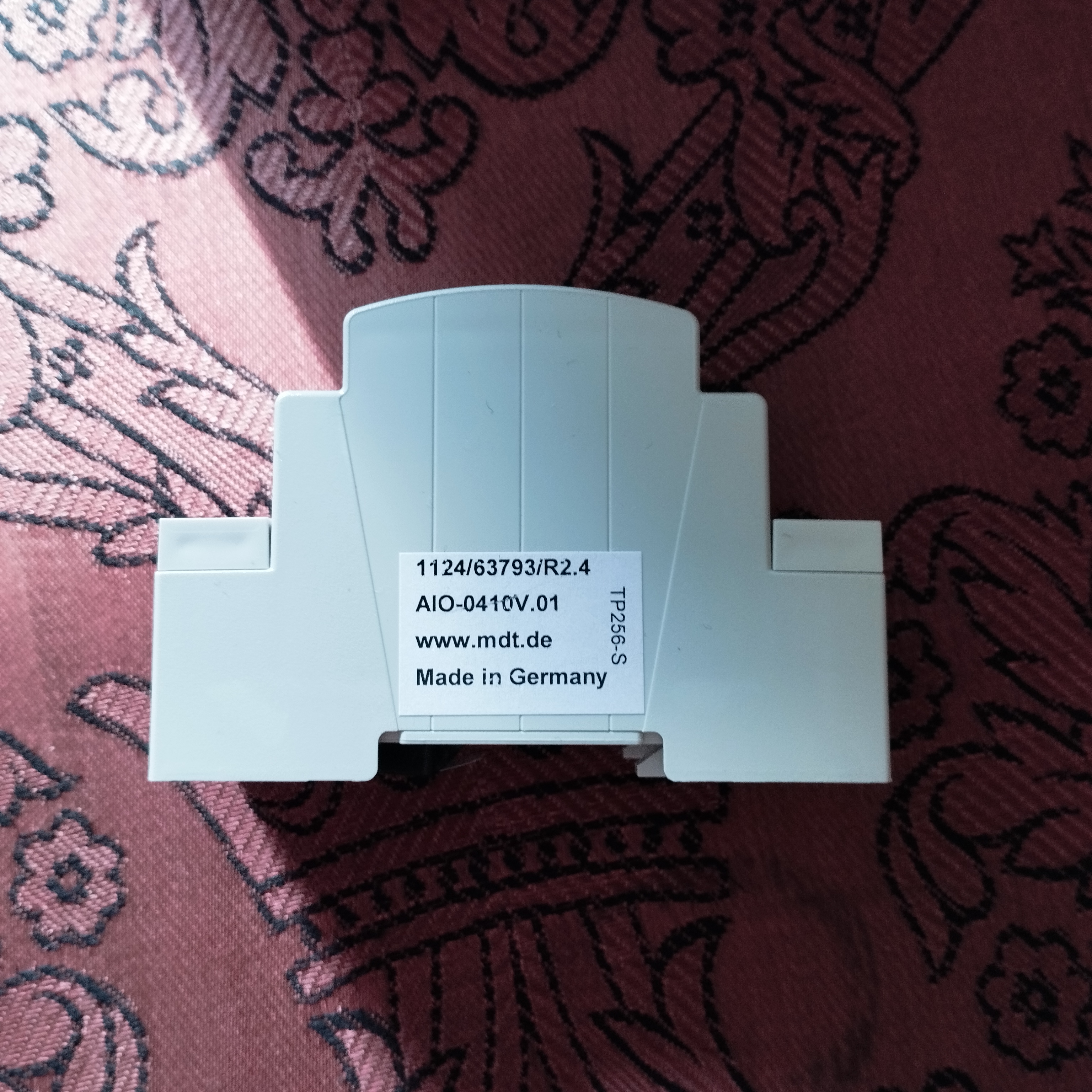 Универсальный модуль ввода-вывода MDT KNX. 0-10V/0-20mA. арт. AIO-0410V.01. без признаков износа. в комплекте с инструкцией. новое
